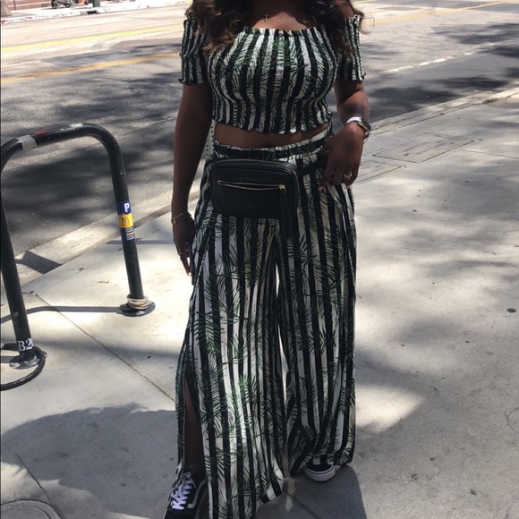 Two- piece set - Picture 2 of 2